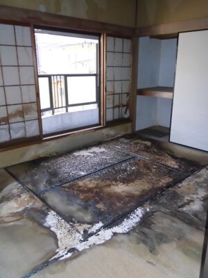 雨漏りしている中古一戸建買取＜大阪市平野区長吉長原＞の写真