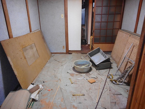 前道が狭く狭小地の長屋を即金買取＜大阪市西成区潮路＞の写真