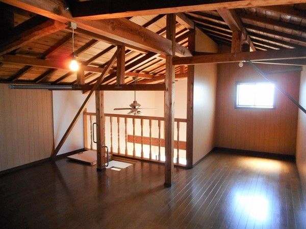 オシャレな屋根裏部屋のある2LDK一戸建売却＜東大阪市客坊町＞の写真