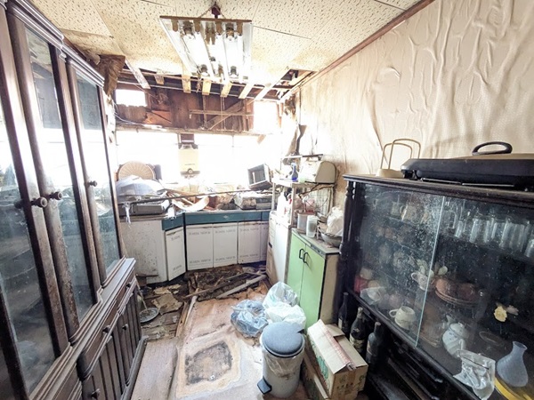 下水管未接続の雨漏り長屋買取＜大阪府松原市三宅＞の写真