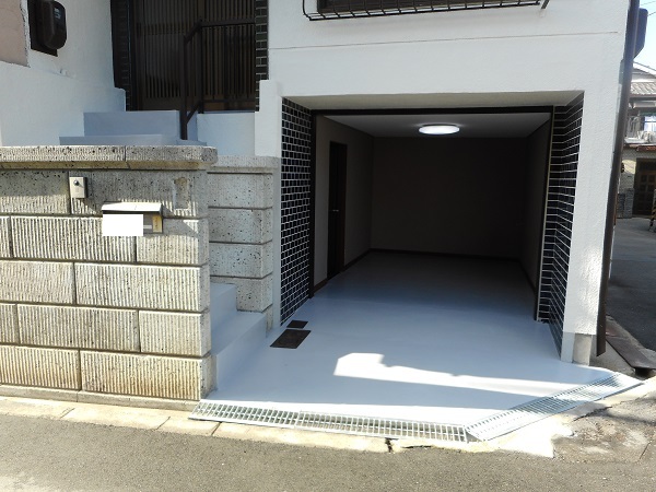 角地の狭小地ガレージ付住宅売却＜大阪市生野区＞の写真
