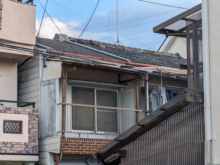 狭小地の昭和40年代の長屋売却＜大阪府四條畷市美田町＞の写真