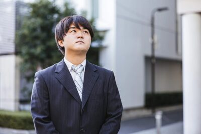 大阪市内で家をスピード売却したいならどちらが頼れる？大手新人営業 vs 一人ベテラン社長