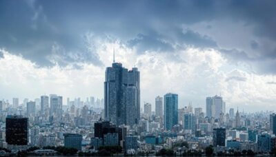 外国人向け「経営・管理ビザ」制度が改正へ　大阪市民泊の新規受付停止も！？変化の波が迫る大阪不動産市場の今後を徹底分析