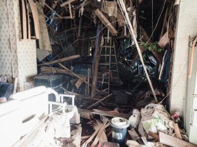 長屋の“隣家トラブル”の裏側  ――役所担当者が語る、放置空き家の現実と売却の最終手段