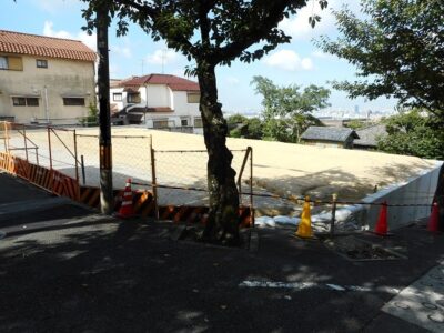 その空き地、なぜ売れない？色あせたのぼりから分かる「売却が止まる本当の理由」