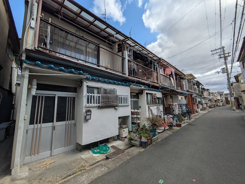 相続した空き家の長屋「貸す vs 売る」完全比較してみました！ 大阪市淀川区｜駅徒歩5分・再建築不可…それでも判断できるようになる話